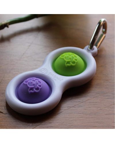 Сензорна играчка-ключодържател Tomy Fat Brain Toys - Simple Dimple, зелена/лилава - 2