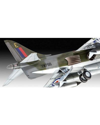 Сглобяем модел Revell Военни: Самолети - Хариер GR.1 - 4