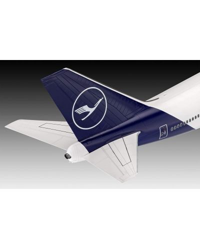 Сглобяем модел Revell Съвременни: Самолети - Boeing 747-8 Lufthansa - 2
