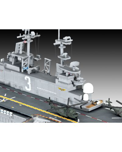 Сглобяем модел Revell Военни: Кораби - Американски щурмови превозвач - 2