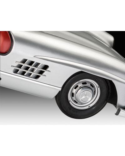 Сглобяем модел Revell Mercedes Benz 300 SL (сив) - 2