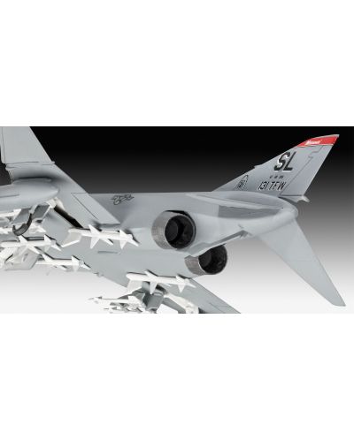 Сглобяем модел Revell Военни: Самолети - F-4 Phantom - 4