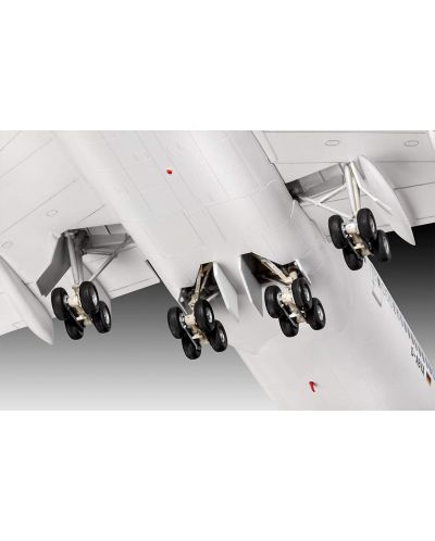 Сглобяем модел Revell Съвременни: Самолети - Boeing 747-8 Lufthansa - 4