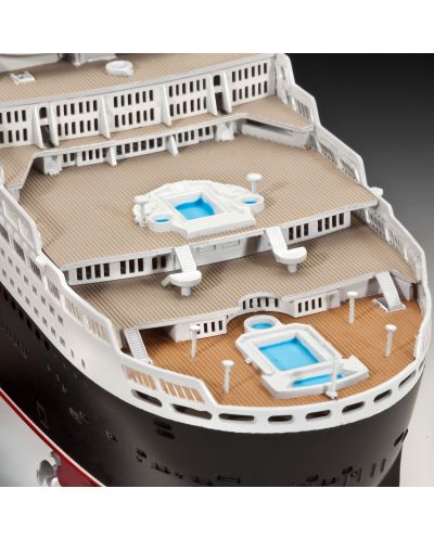 Сглобяем модел Revell Съвременни: Кораби - Лайнер Куин Мери 2 - 4