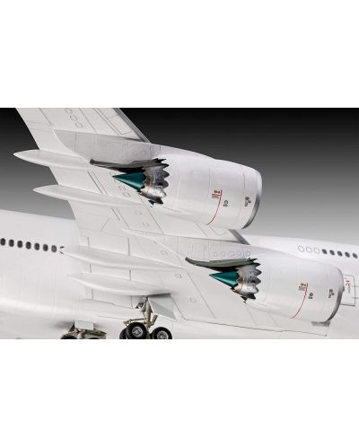 Сглобяем модел Revell Съвременни: Самолети - Boeing 747-8 Lufthansa - 3