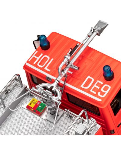 Сглобяем модел Revell Съвременни: Камиони - Пожарникарски камион Мерцедес Бенц 1625 - 2