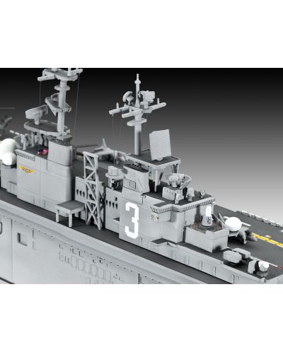 Сглобяем модел Revell Военни: Кораби - Американски щурмови превозвач - 4