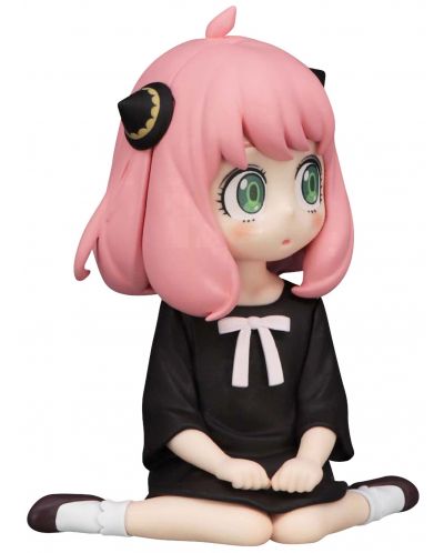 Статуетка FuRyu Animation: Spy x Family - Anya Forger (Sitting on the Floor) (Noodle Stopper), 7 cm - 3