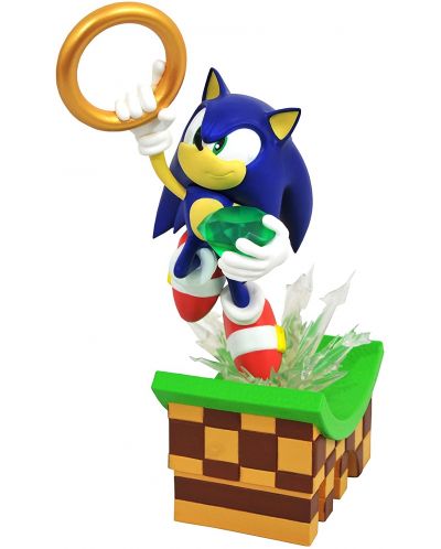 Статуетка Diamond Select Games: Sonic - Carrying a Gem, 23 cm - 1