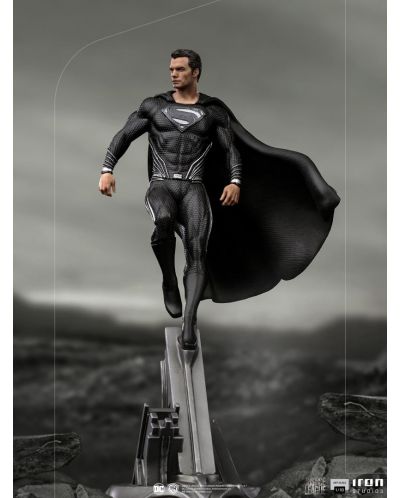 Статуетка Iron Studios DC Comics: Justice League - Black Suit Superman, 30 cm - 10