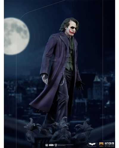 Статуетка Iron Studios DC Comics: Batman - The Joker (The Dark Knight) (Deluxe Version), 30 cm - 12