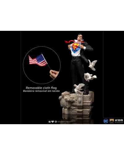 Статуетка Iron Studios DC Comics: Superman - Clark Kent (Deluxe Version), 29 cm - 10