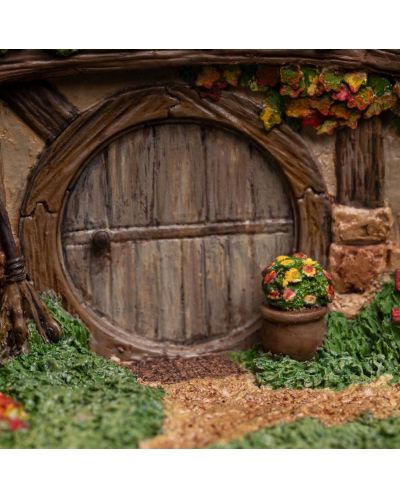 Статуетка Weta Movies: The Hobbit - Garden Smial, 15 cm - 3
