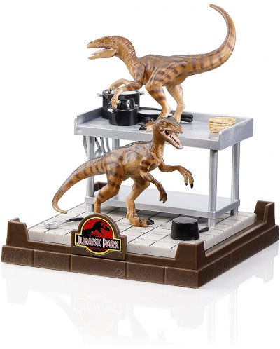 Статуетка The Noble Collection Movies: Jurassic Park - Velociraptor, 18 cm - 1