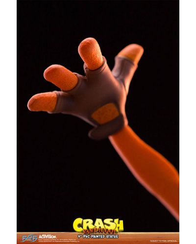 Статуетка First 4 Figures Games: Crash Bandicoot - Crash, 23 cm - 9