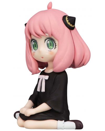 Статуетка FuRyu Animation: Spy x Family - Anya Forger (Sitting on the Floor) (Noodle Stopper), 7 cm - 2
