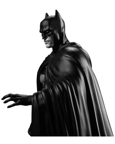 Статуетка McFarlane DC Comics: Batman - Batman (Black & White) (DC Direct) (By Lee Weeks), 19 cm - 2