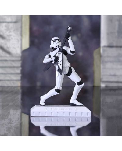 Статуетка Nemesis Now Movies: Star Wars - Rock On! Stormtrooper, 18 cm - 7