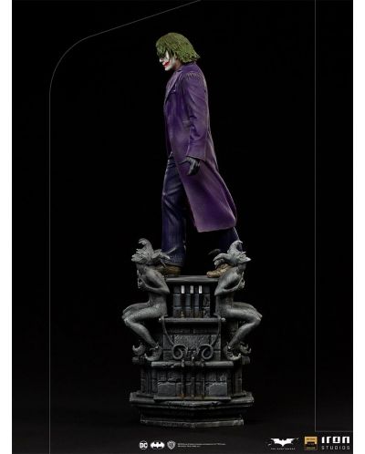 Статуетка Iron Studios DC Comics: Batman - The Joker (The Dark Knight) (Deluxe Version), 30 cm - 6