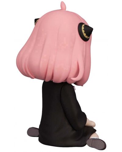 Статуетка FuRyu Animation: Spy x Family - Anya Forger (Sitting on the Floor) (Noodle Stopper), 7 cm - 5