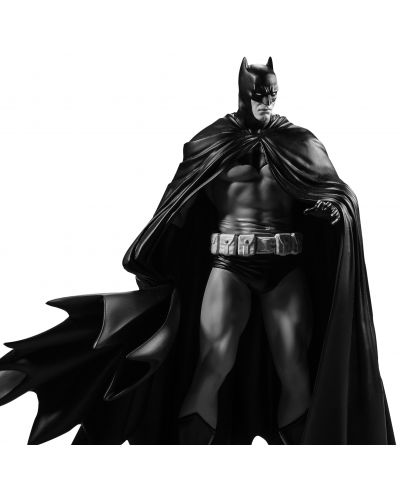 Статуетка McFarlane DC Comics: Batman - Batman (Black & White) (DC Direct) (By Lee Weeks), 19 cm - 3