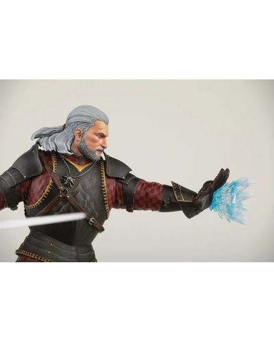 Статуетка Dark Horse Games: The Witcher - Geralt (Toussaint Tourney Armor), 24 cm - 5
