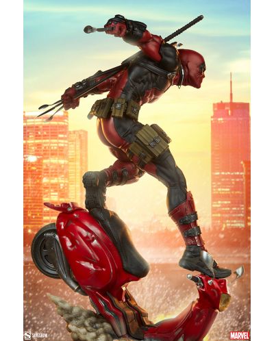 Статуетка Sideshow Collectibles Marvel: Deadpool - Deadpool (Premium Format), 52 cm - 2