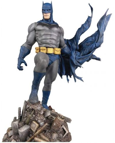 Статуетка Diamond Select DC Comics: Batman - Defiant, 25cm