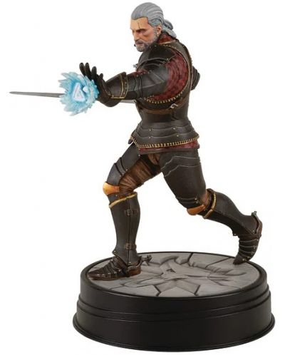 Статуетка Dark Horse Games: The Witcher - Geralt (Toussaint Tourney Armor), 24 cm - 2