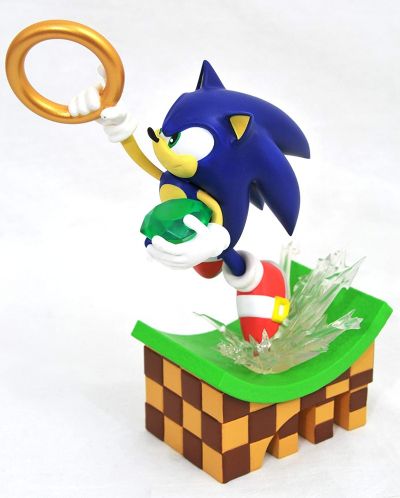 Статуетка Diamond Select Games: Sonic - Carrying a Gem, 23 cm - 2