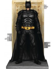 Статуетка Beast Kingdom DC Comics: Batman - Batman (The Dark Knight), 16 cm