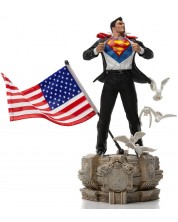 Статуетка Iron Studios DC Comics: Superman - Clark Kent (Deluxe Version), 29 cm