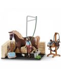 Комплект фигурки Schleich Horse Club - Място за измиване с Емили и Луна - 1t