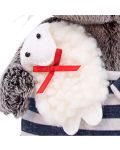 Плюшена играчка Budi Basa - Коте Басик бебе в гащеризон с овца, 20 cm - 5t