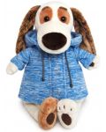 Плюшена играчка Budi Basa - Кученце Бартоломей, със синьо яке, 33 cm - 1t
