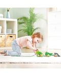 Дървена играчка за дърпане HaPe International - Семейство жабки - 4t