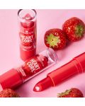 Essence Балсам за устни Heart Core, 02 Sweet Strawberry, 3 g - 8t