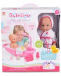 Пишкаща кукла-бебе Moni Toys - С вана за къпане и аксесоари,  36 cm - 3t