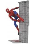 Фигура Marvel Gallery - Spider-Man Homecoming: Spider-Man, 25 cm - 1t