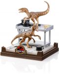 Статуетка The Noble Collection Movies: Jurassic Park - Velociraptor, 18 cm - 1t