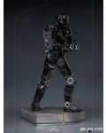 Статуетка Iron Studios Television: The Mandalorian - Dark Trooper, 24 cm - 9t