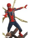 Статуетка Diamond Select Marvel: Avengers - Iron Spider-Man, 30 cm - 4t