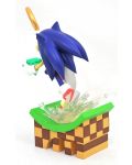 Статуетка Diamond Select Games: Sonic - Carrying a Gem, 23 cm - 3t