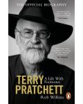 Terry Pratchett: A Life With Footnotes (Transworld) - 1t