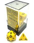 Комплект зарове Chessex Opaque Poly 7 - Yellow & Black (7 бр.) - 1t