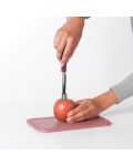 Уред за почистване на ябълки Brabantia - Tasty+, Aubergine Red - 6t