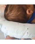 Възглавница за кърмене BabyJem - Бяла на сини точки - 3t