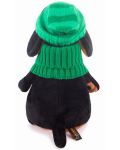 Плюшена играчка Budi Basa - Кученце Ваксон, със зелена шапка и шал, 25 cm - 3t