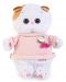 Плюшена играчка Budi Basa - Коте Ли-Ли, бебе, с розова блузка и брошка, 20 cm - 1t