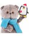 Плюшена играчка Budi Basa - Коте Басик, с шал с малък пингвин, 25 cm - 3t